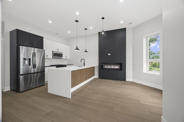 6423 S Evans Avenue, Chicago, IL 60637
