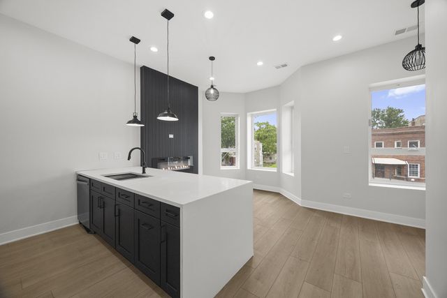 6423 S Evans Avenue, Chicago, IL 60637