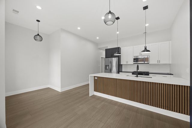 6423 S Evans Avenue, Chicago, IL 60637