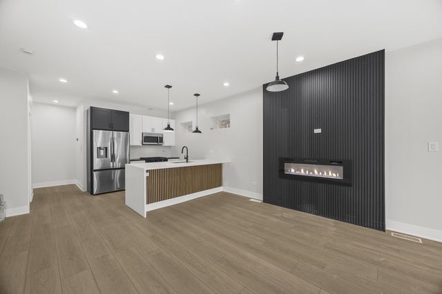 6423 S Evans Avenue, Chicago, IL 60637