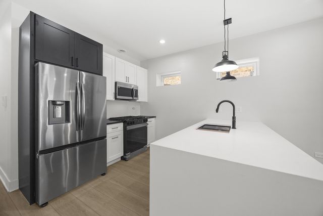 6423 S Evans Avenue, Chicago, IL 60637