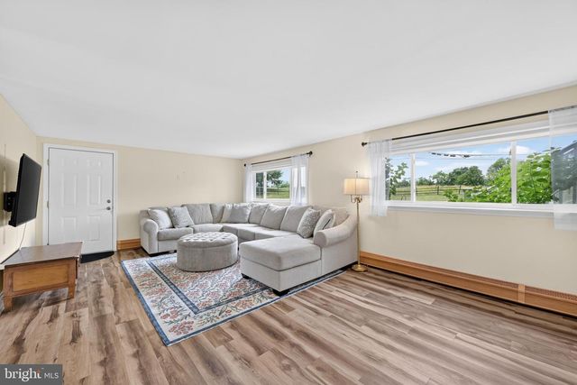 69 UPPER HILLTOP RD, Yardley, PA 19067
