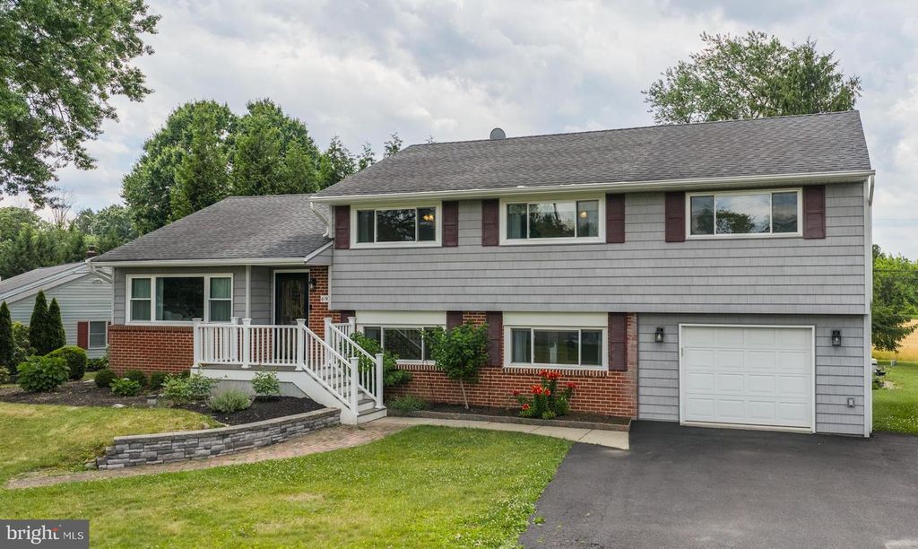 69 UPPER HILLTOP RD, Yardley, PA 19067