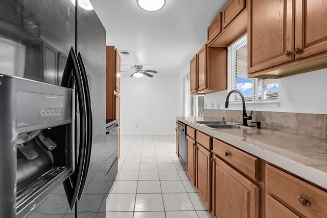 320 Scout Way, Modesto, CA 95351