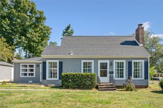 1204 Elmhurst Drive NE, Cedar Rapids, IA 52402