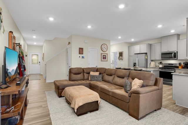13832 Kaylemore Trail, Rosemount, MN 55068