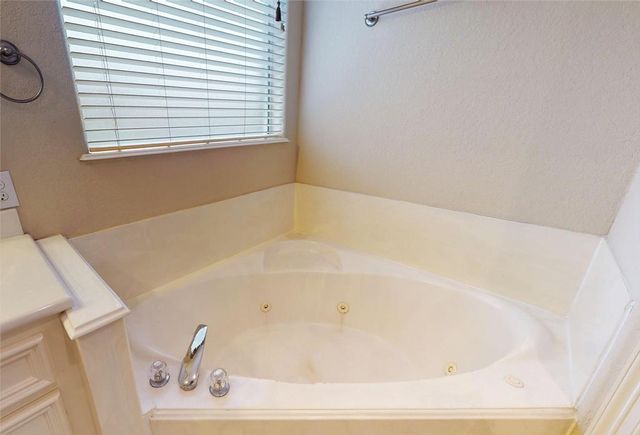 1990 Saint Edmunds Crossing, Dickinson, TX 77539