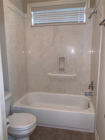 1990 Saint Edmunds Crossing, Dickinson, TX 77539