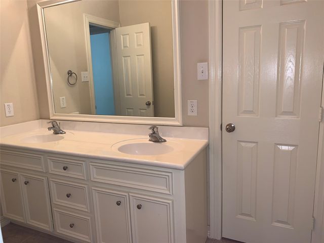 1990 Saint Edmunds Crossing, Dickinson, TX 77539