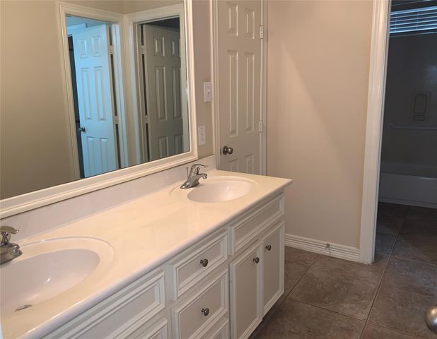 1990 Saint Edmunds Crossing, Dickinson, TX 77539