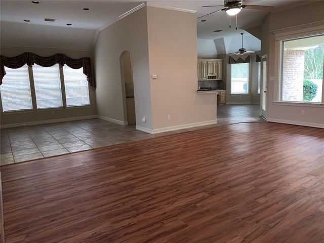 1990 Saint Edmunds Crossing, Dickinson, TX 77539