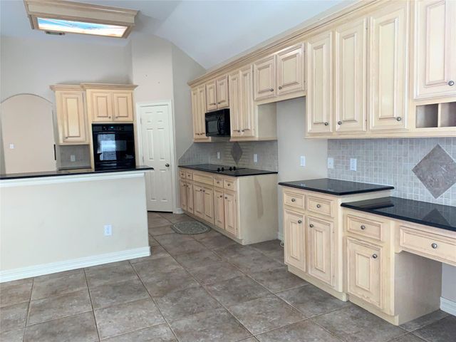 1990 Saint Edmunds Crossing, Dickinson, TX 77539