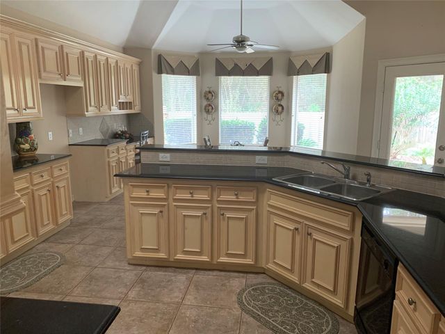 1990 Saint Edmunds Crossing, Dickinson, TX 77539