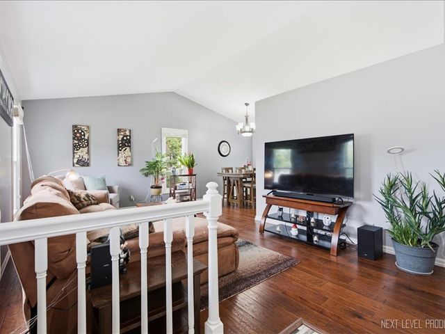 356 Wildwood Drive, North Aurora, IL 60542