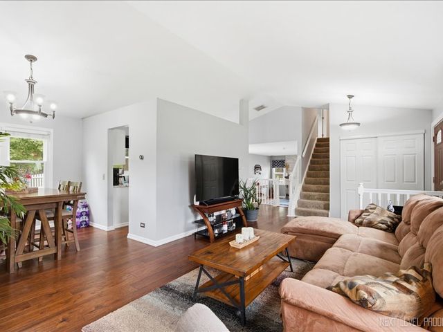 356 Wildwood Drive, North Aurora, IL 60542
