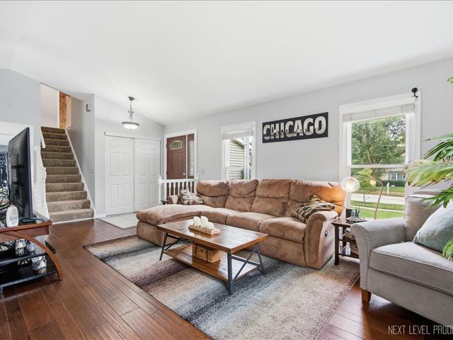 356 Wildwood Drive, North Aurora, IL 60542