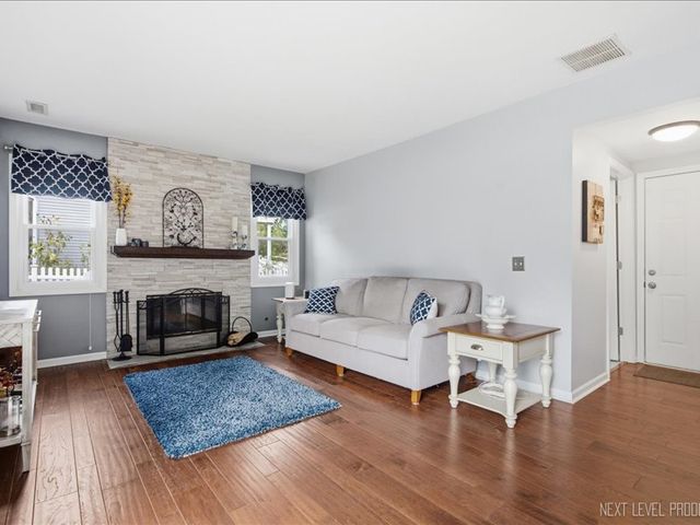 356 Wildwood Drive, North Aurora, IL 60542