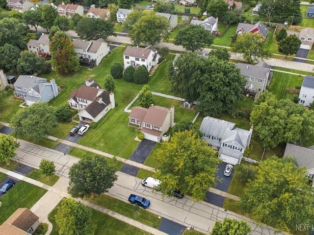 356 Wildwood Drive, North Aurora, IL 60542