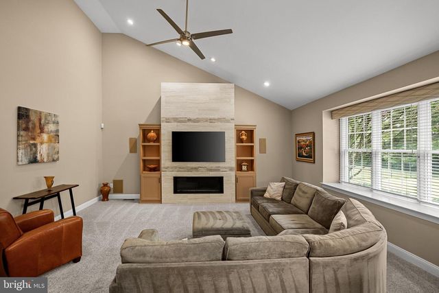 144 COUNTRY CLUB DR, Moorestown, NJ 08057