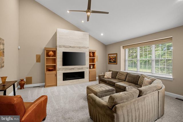 144 COUNTRY CLUB DR, Moorestown, NJ 08057