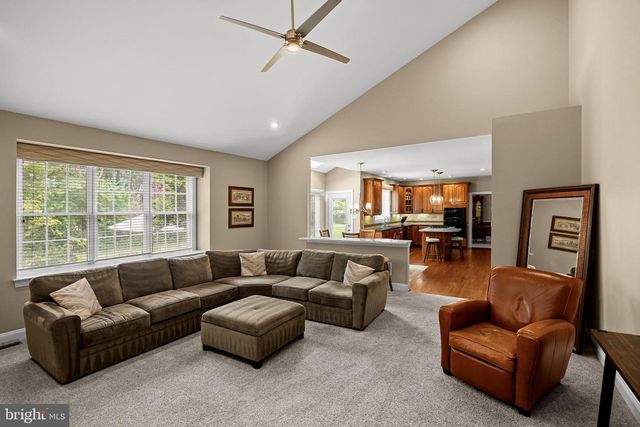 144 COUNTRY CLUB DR, Moorestown, NJ 08057