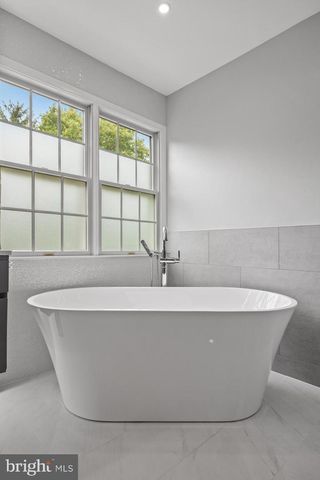 144 COUNTRY CLUB DR, Moorestown, NJ 08057