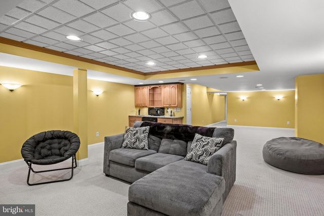 144 COUNTRY CLUB DR, Moorestown, NJ 08057
