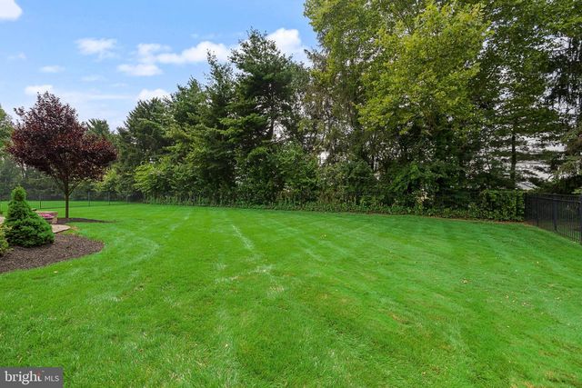 144 COUNTRY CLUB DR, Moorestown, NJ 08057