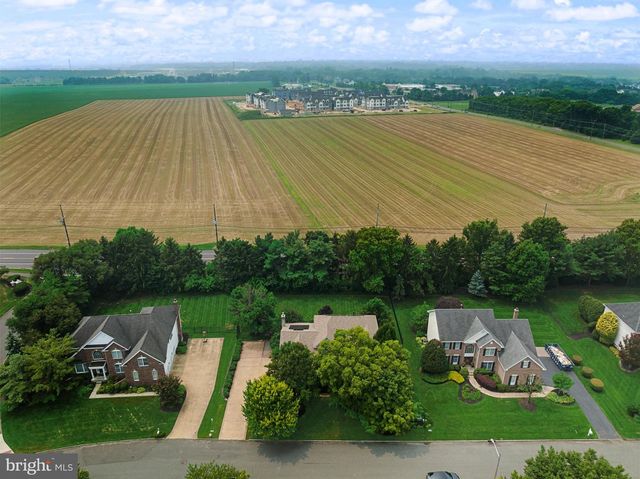 144 COUNTRY CLUB DR, Moorestown, NJ 08057