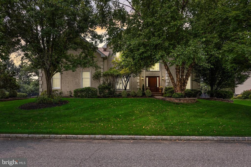 144 COUNTRY CLUB DR, Moorestown, NJ 08057
