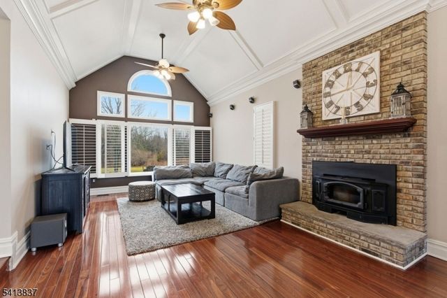 8 Spring Hunter Ct, Green Twp., NJ 07821