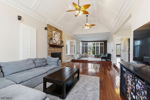 8 Spring Hunter Ct, Green Twp., NJ 07821