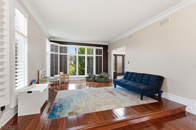 8 Spring Hunter Ct, Green Twp., NJ 07821