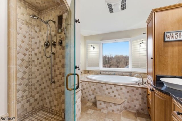 8 Spring Hunter Ct, Green Twp., NJ 07821