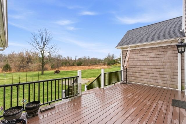 8 Spring Hunter Ct, Green Twp., NJ 07821