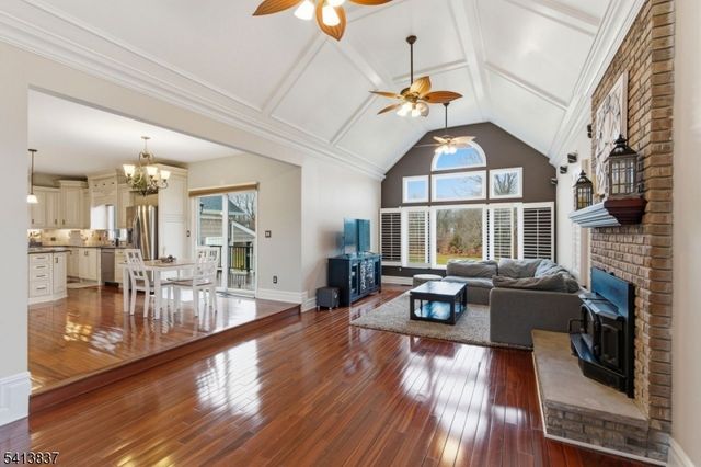 8 Spring Hunter Ct, Green Twp., NJ 07821