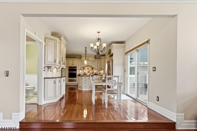 8 Spring Hunter Ct, Green Twp., NJ 07821