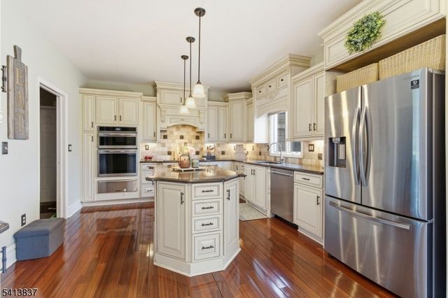 8 Spring Hunter Ct, Green Twp., NJ 07821