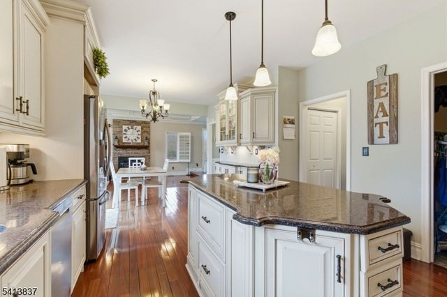 8 Spring Hunter Ct, Green Twp., NJ 07821