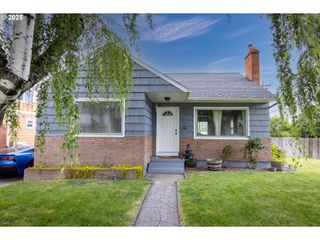 1633 E 13TH Pl, The Dalles, OR 97058