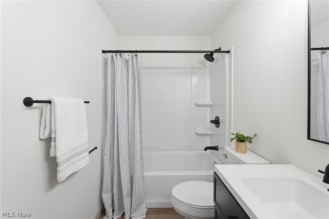 1065 Shadowlawn Drive, Ravenna, OH 44266