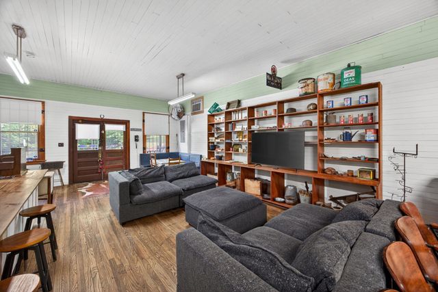 11710 Nashville Hwy, Baxter, TN 38544