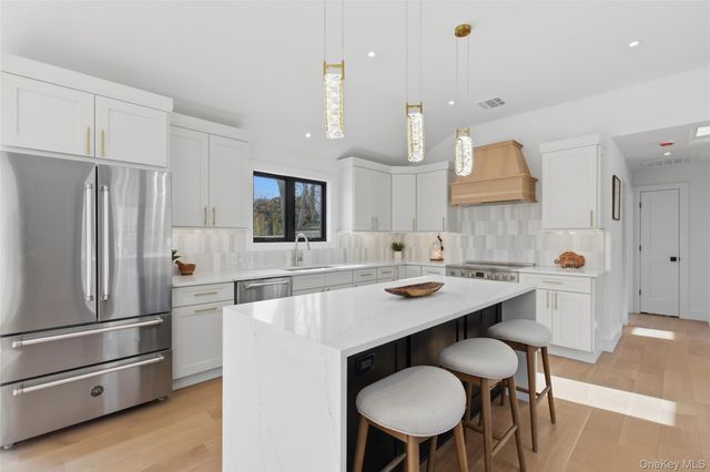 10 Tramposh Lane, Hampton Bays, NY 11946