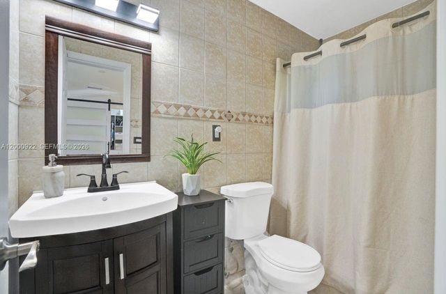 17501 NW 85th Ave, Hialeah, FL 33015