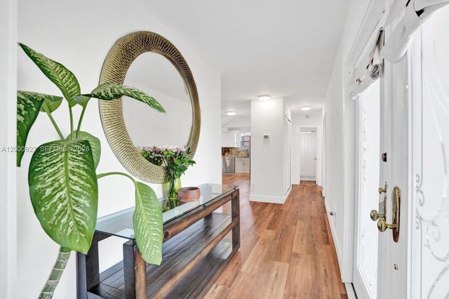 17501 NW 85th Ave, Hialeah, FL 33015