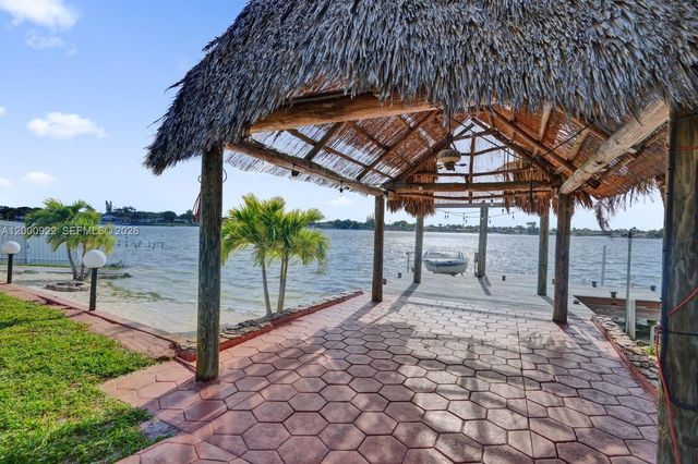 17501 NW 85th Ave, Hialeah, FL 33015