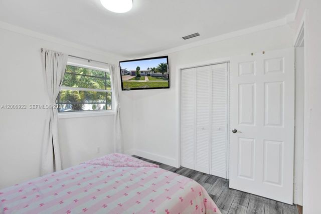 17501 NW 85th Ave, Hialeah, FL 33015