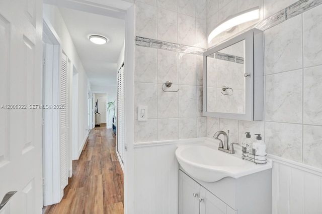 17501 NW 85th Ave, Hialeah, FL 33015