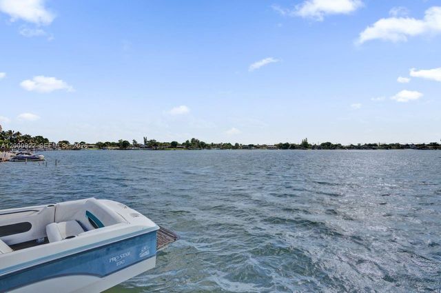 17501 NW 85th Ave, Hialeah, FL 33015