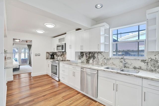 17501 NW 85th Ave, Hialeah, FL 33015